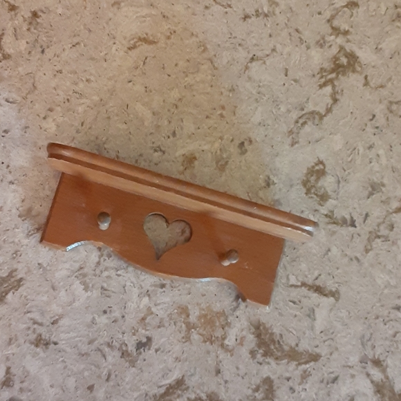 Small double peg heart cut out accent shelf wood